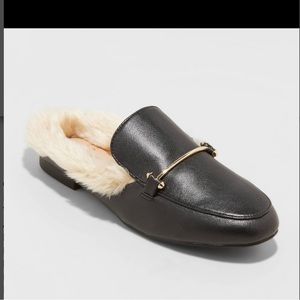 Women’s Rebe Faux Fur Mules. Size 8. Black.